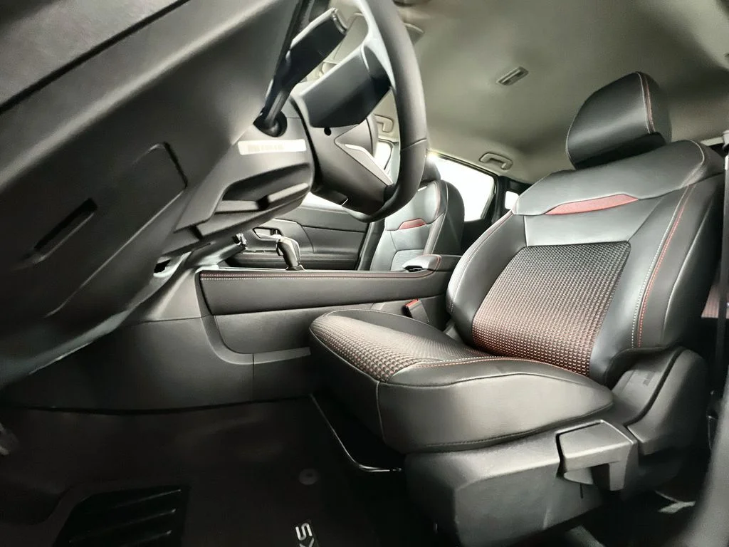 New 2026 Aspen White TriCoat / Super Black Two-tone Nissan SR image 13