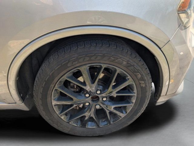 Used 2015 Silver Dodge SXT image 8