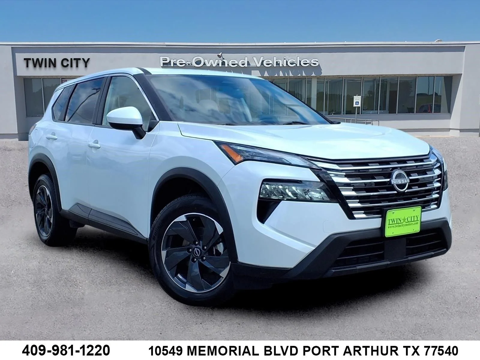 Certified Used 2024 White Nissan SV image 1