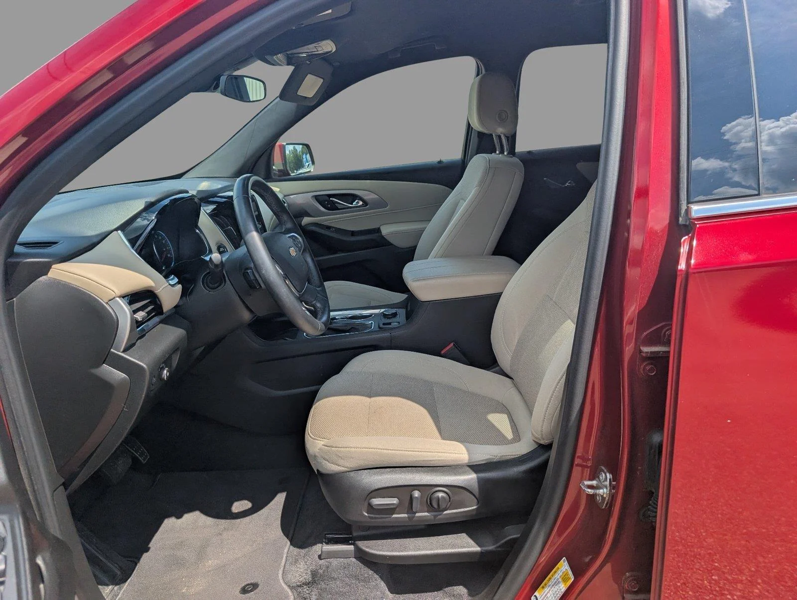 Used 2023 RADIANT RED TINTCOAT Chevrolet LT Cloth image 12