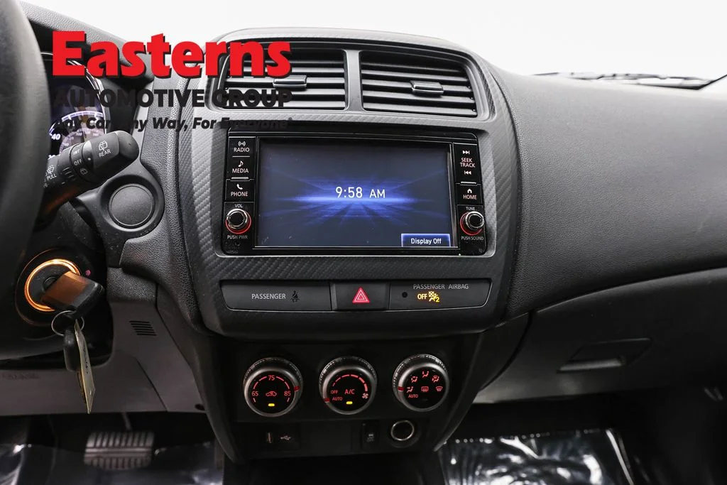 Used 2023 Red Mitsubishi 2.0 ES image 12