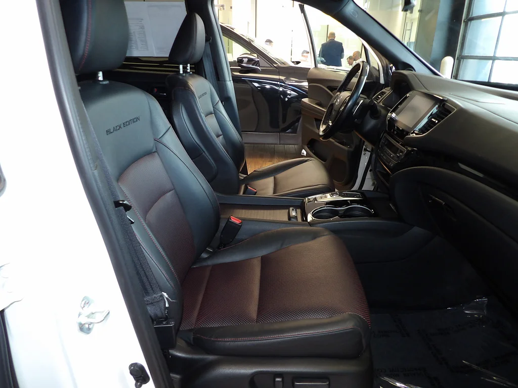 Used 2022 Platinum White Pearl Honda Black Edition image 17
