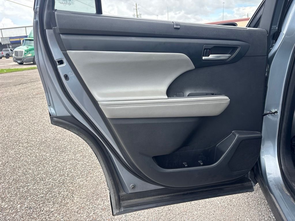 Used 2021  Toyota XLE image 10