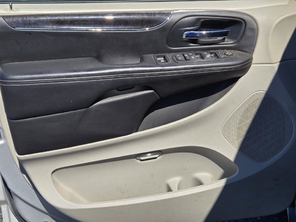 Used 2011 Silver Chrysler Touring image 10