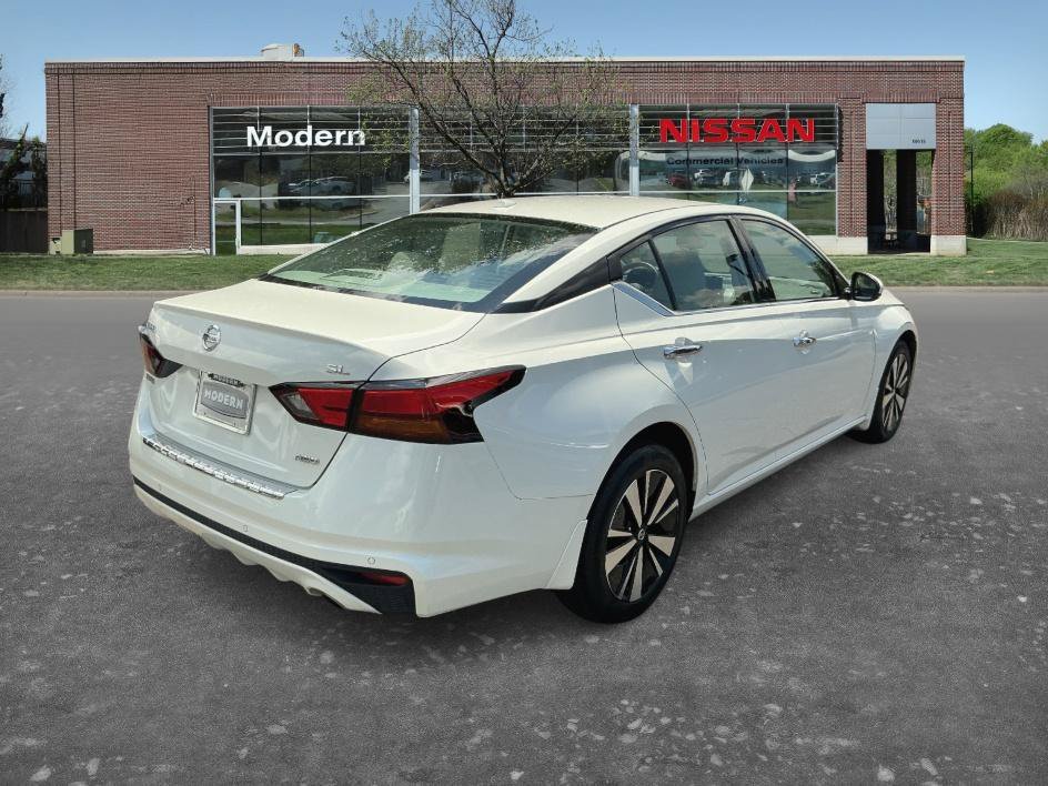 Used 2021 Pearl White Tricoat Nissan 2.5 SL image 4