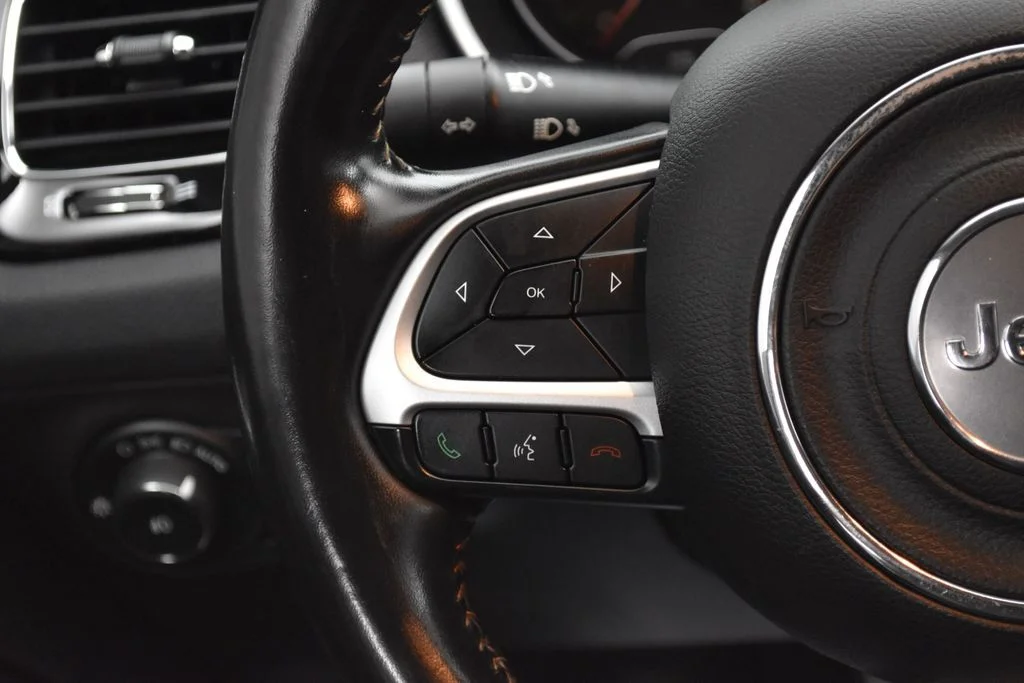 Used 2020 Black Jeep Limited image 9