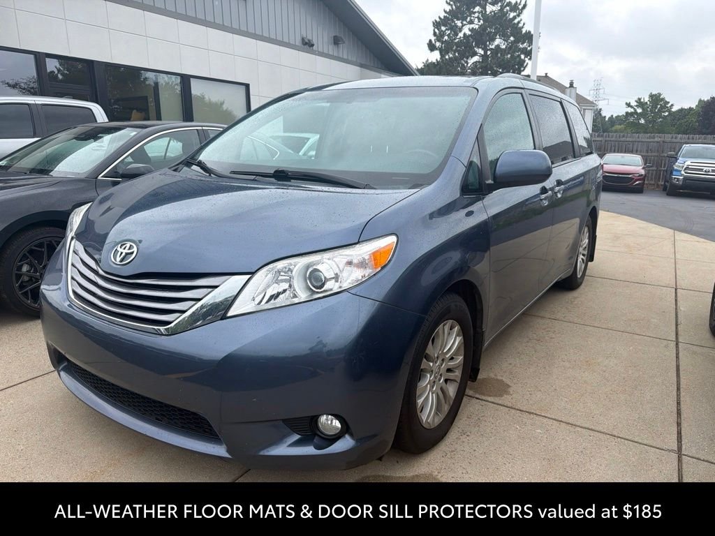 Used 2016 Blue Toyota XLE image 4