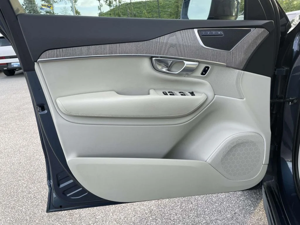Certified Used 2023 Denim Blue Volvo Plus image 5