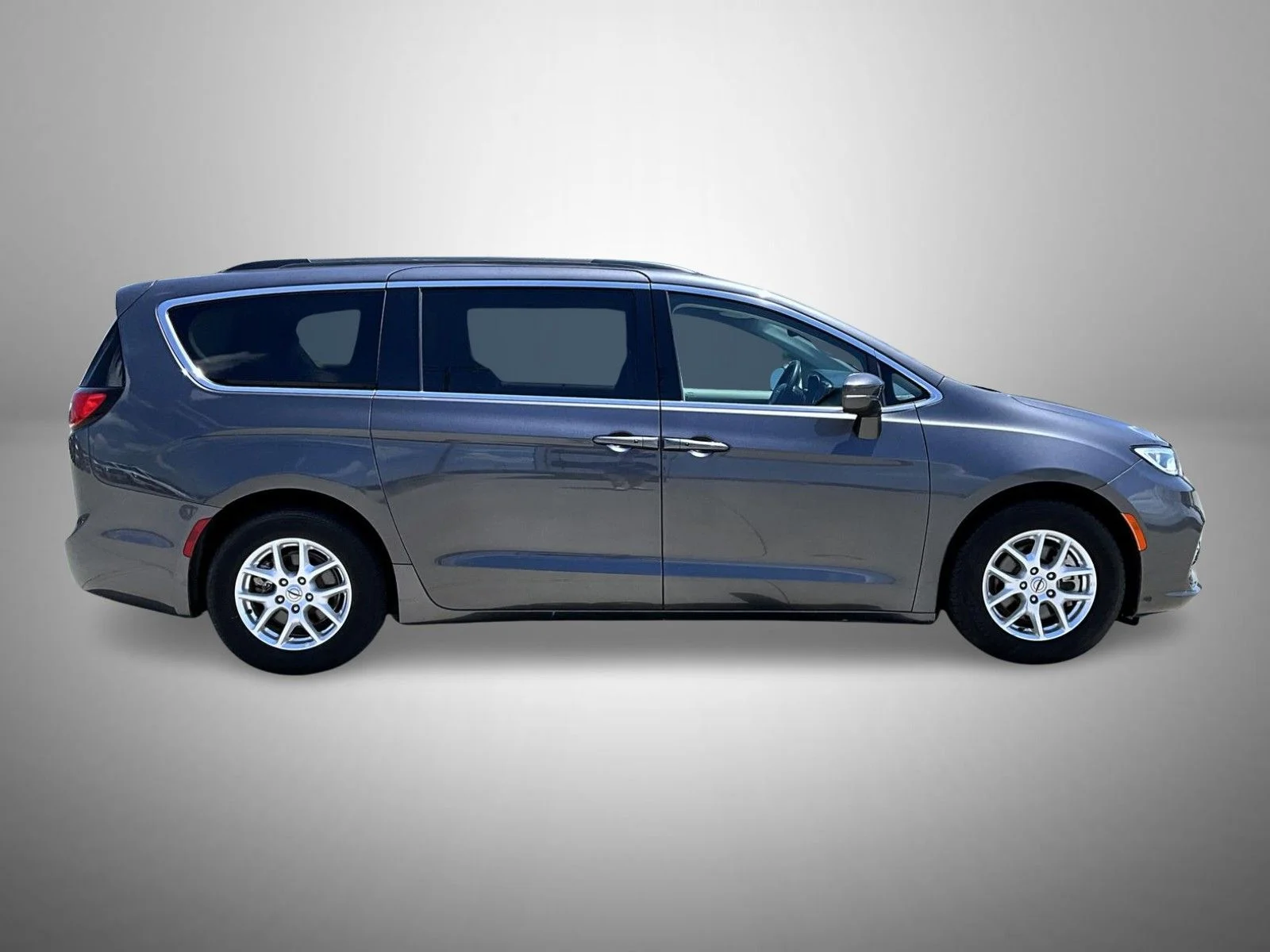 Certified Used 2022 Gray Chrysler Touring L image 4