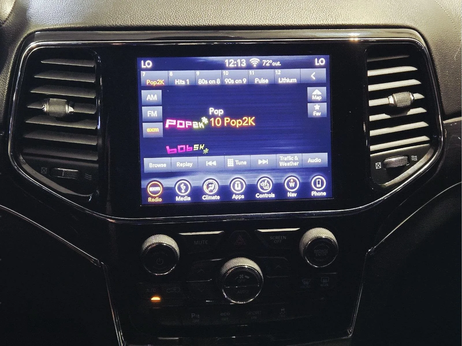 Used 2019 Diamond Black Crystal Pearlcoat Jeep Overland image 22