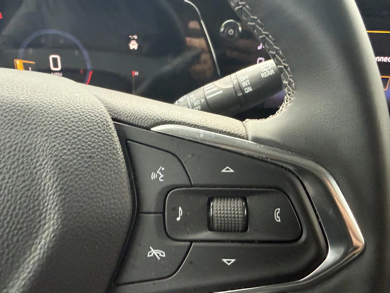 Used 2025 Summit White Chevrolet LT image 14