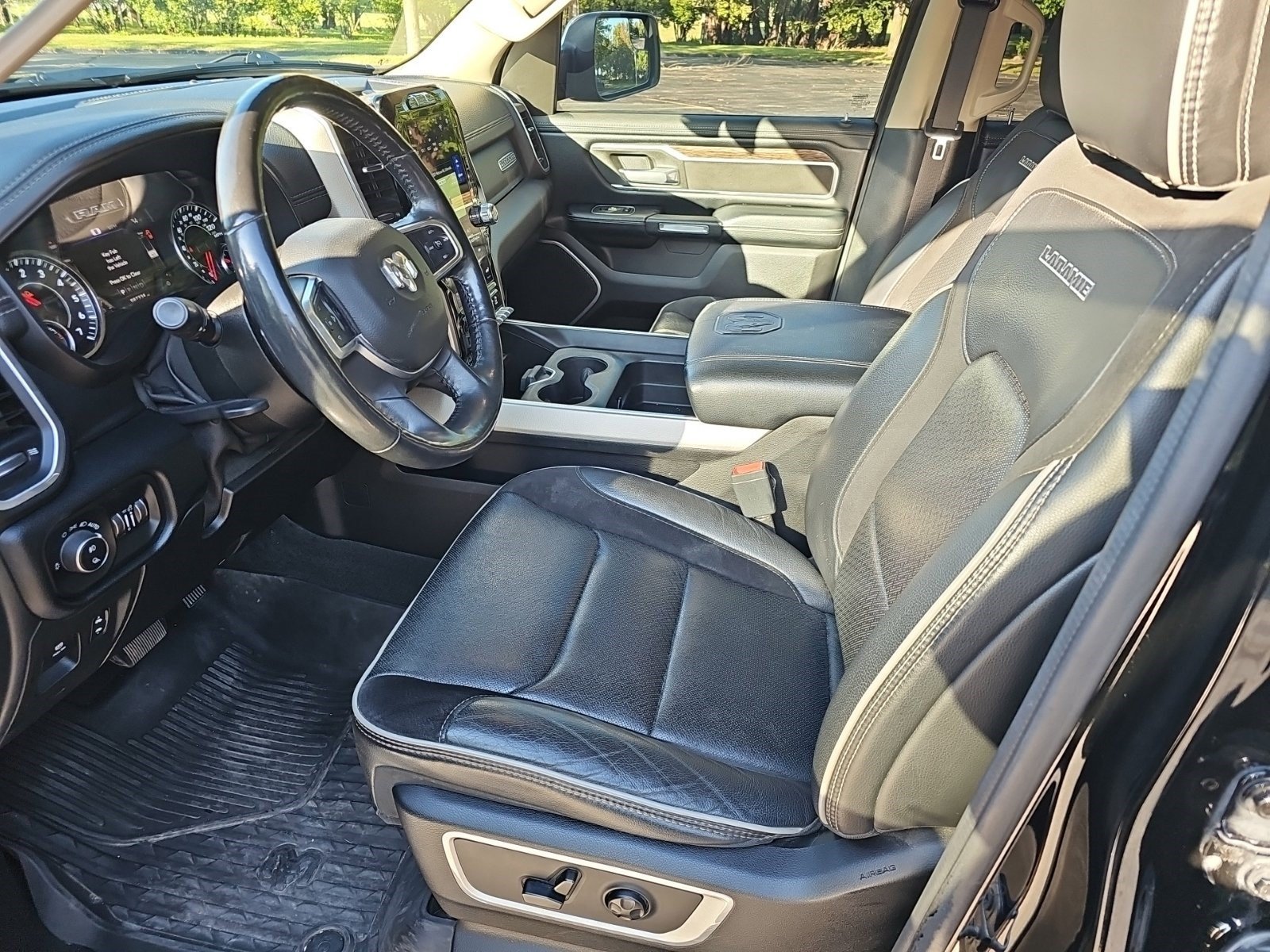 Used 2020 Diamond Black Crystal Pearlcoat Ram Laramie image 16
