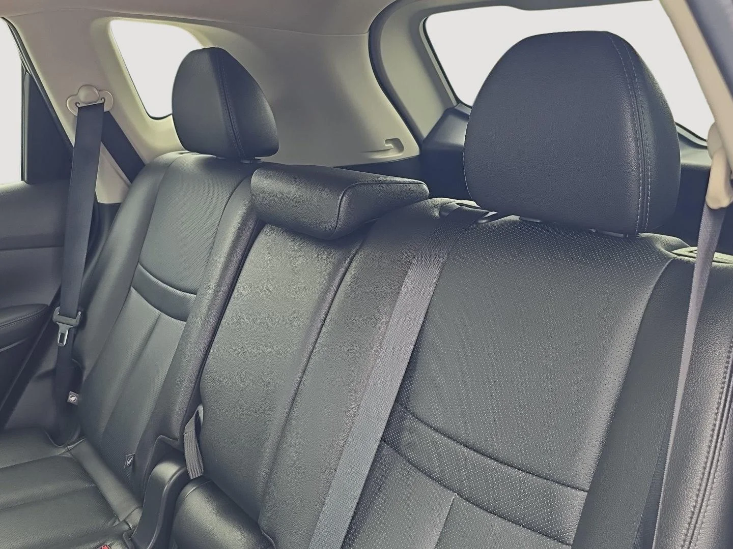 Certified Used 2016 GRAY Nissan SL image 7