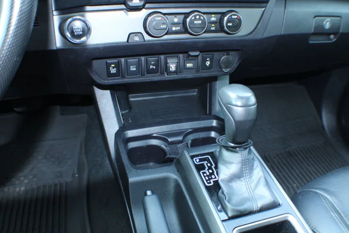 Used 2022  Toyota  image 12