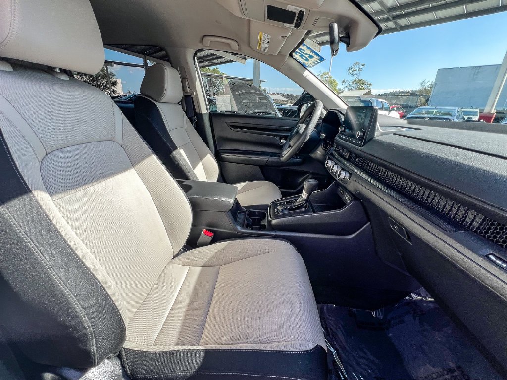 Used 2023 Platinum White Pearl Honda LX image 15