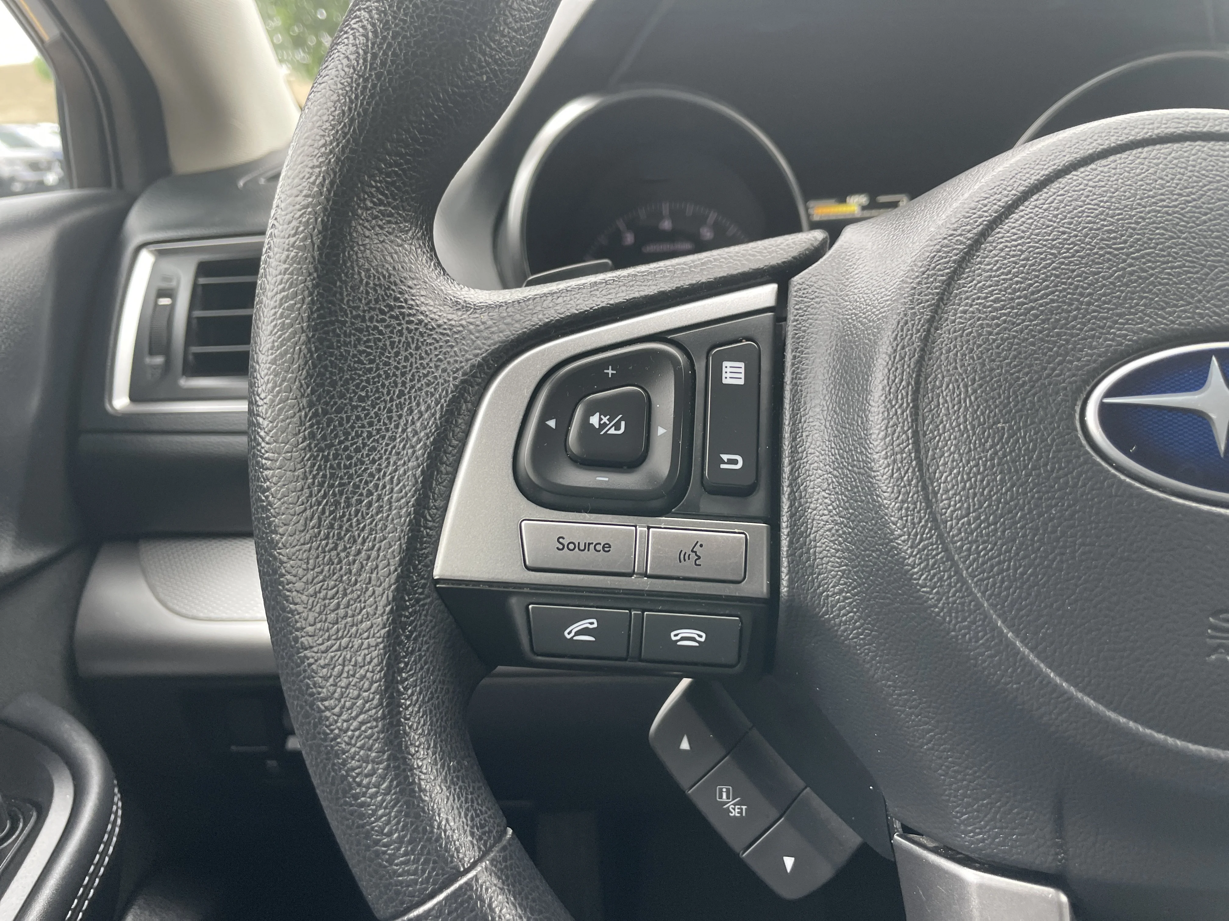 Used 2017 Ice Silver Metallic Subaru 2.5i image 23