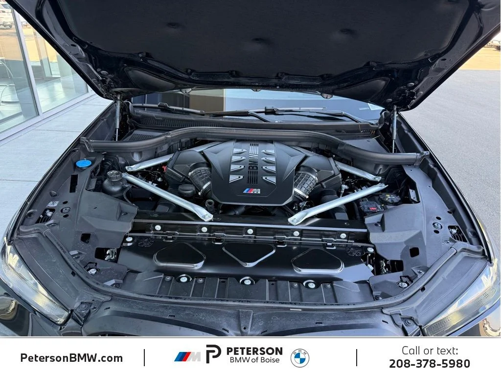 Used 2025 Black BMW M60i image 43