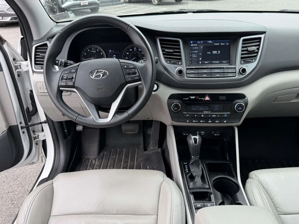 Used 2018 White Hyundai Value image 16