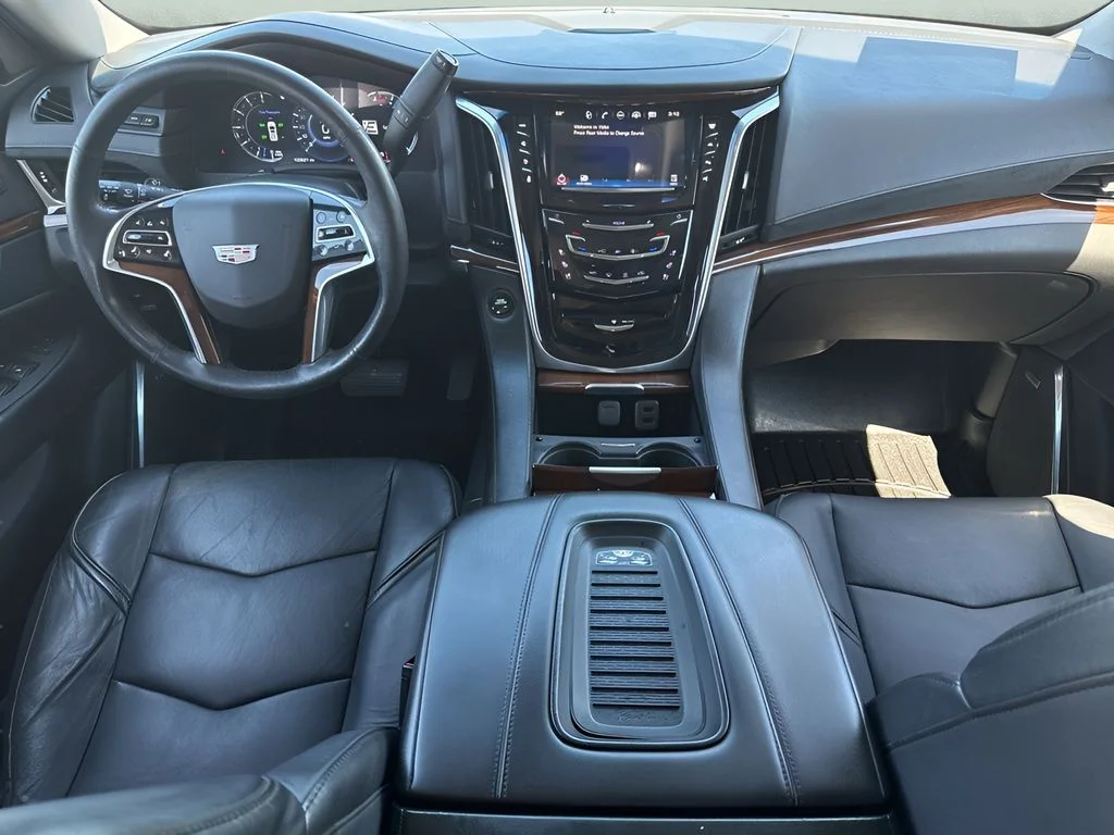Used 2018  Cadillac Premium Luxury image 17