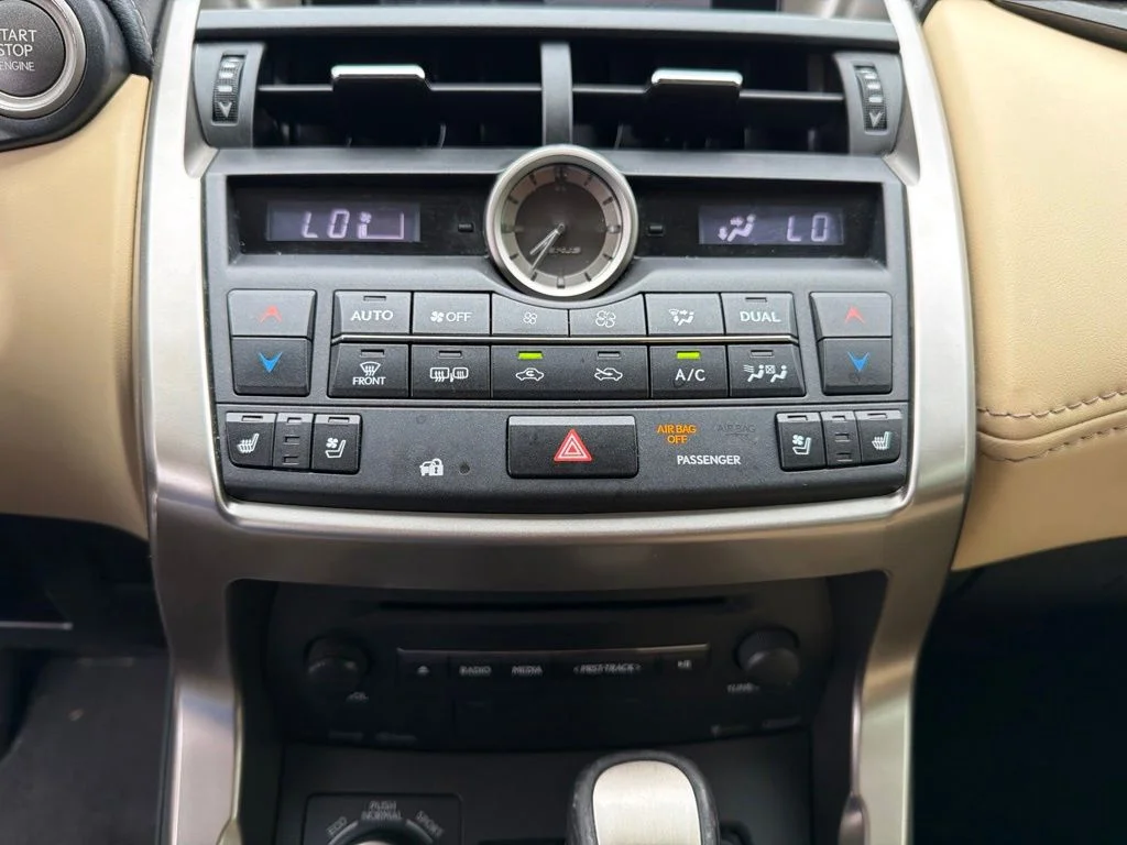 Used 2015 Atomic Silver Lexus 200t image 29
