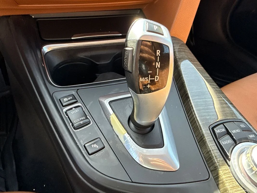 Used 2013  BMW xDrive image 21