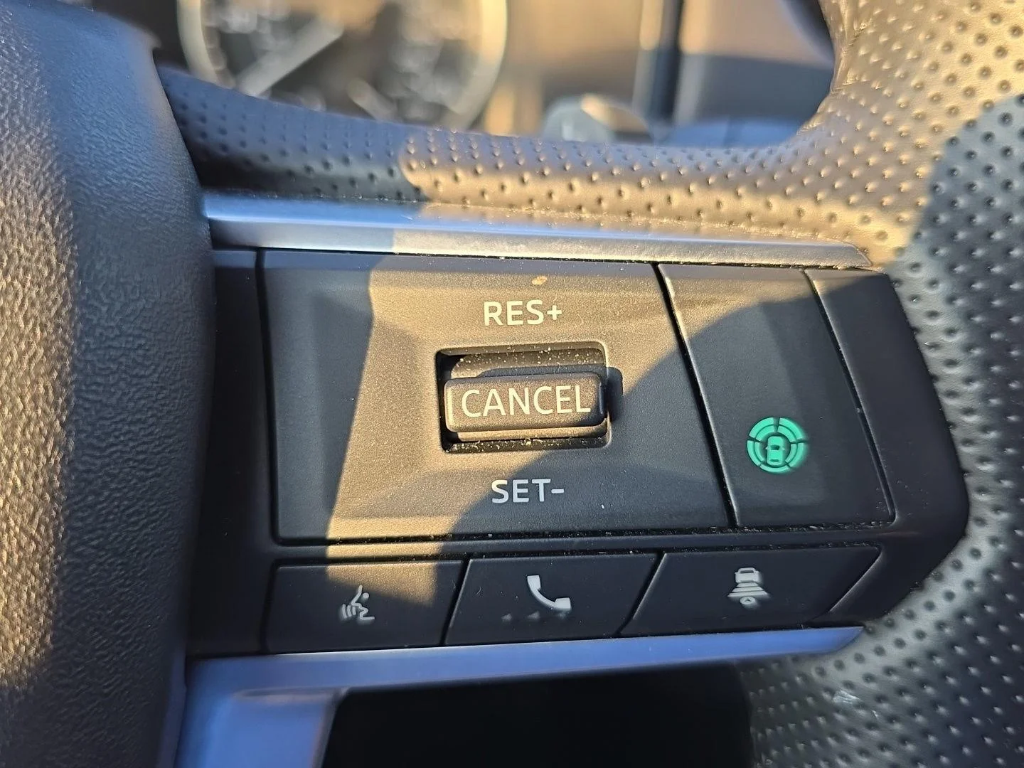 Used 2025  Mitsubishi SE image 14