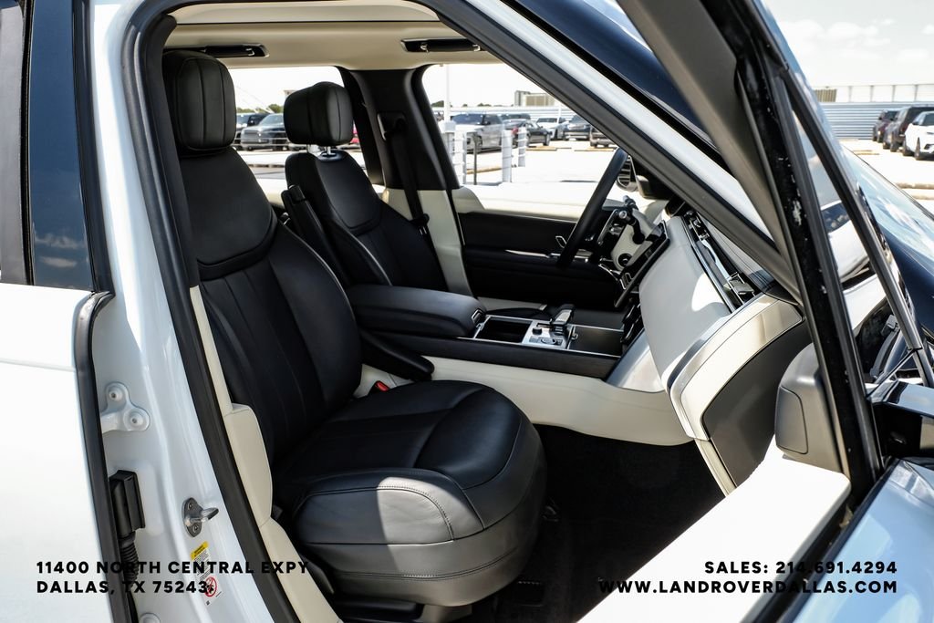 Used 2022 White Land Rover SE image 31