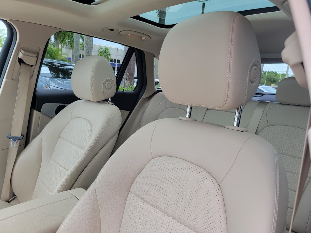 Used 2022 Black Mercedes-Benz GLC 300 image 16
