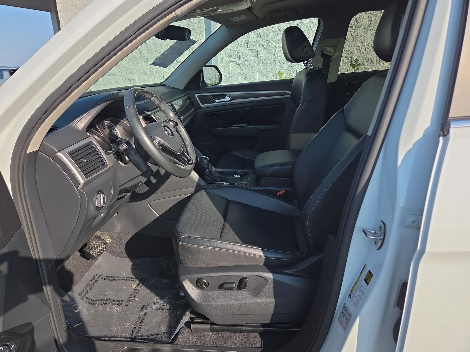 Used 2019 Pure White Volkswagen 2.0T SE w/Technology image 10