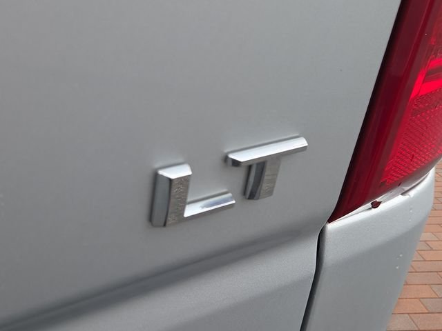 Used 2022 Silver Ice Metallic Chevrolet LT image 5