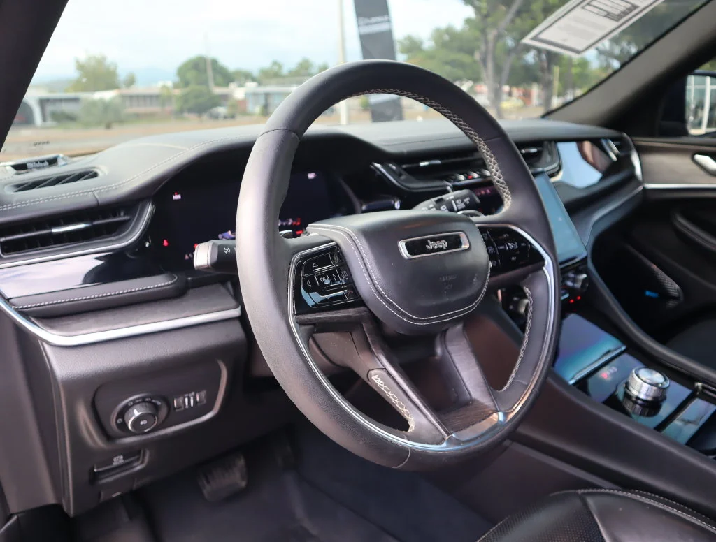 Used 2023 Black Jeep Overland image 19
