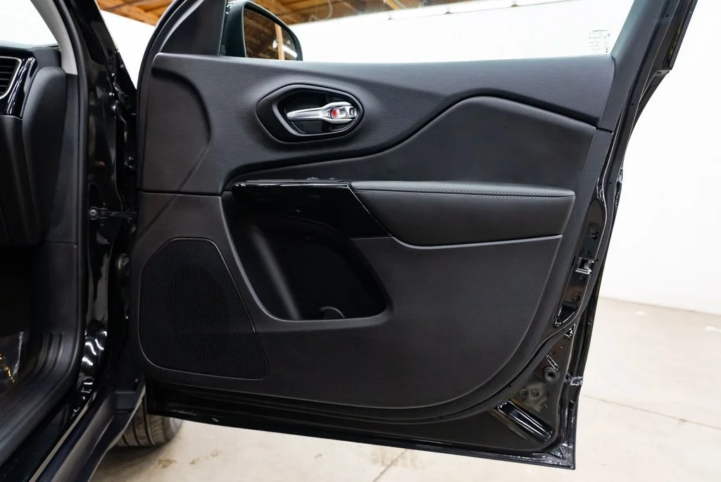 Used 2023 Black Jeep Altitude image 29