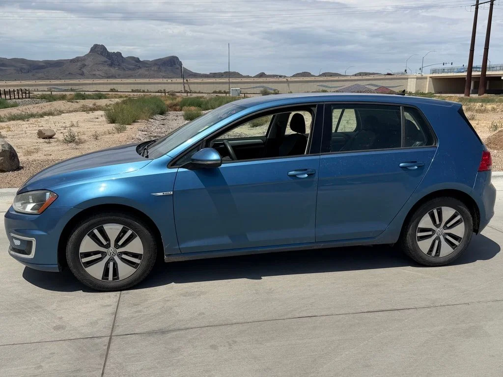 Used 2016 Blue Volkswagen SE image 4