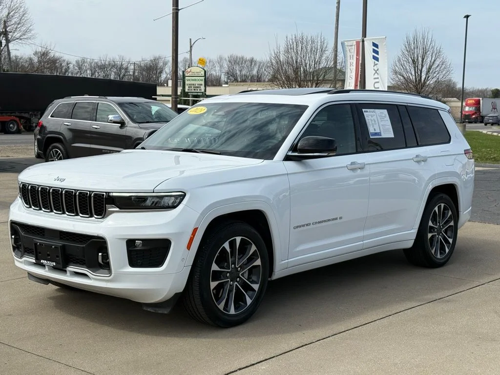 Used 2023 White Jeep Overland image 3