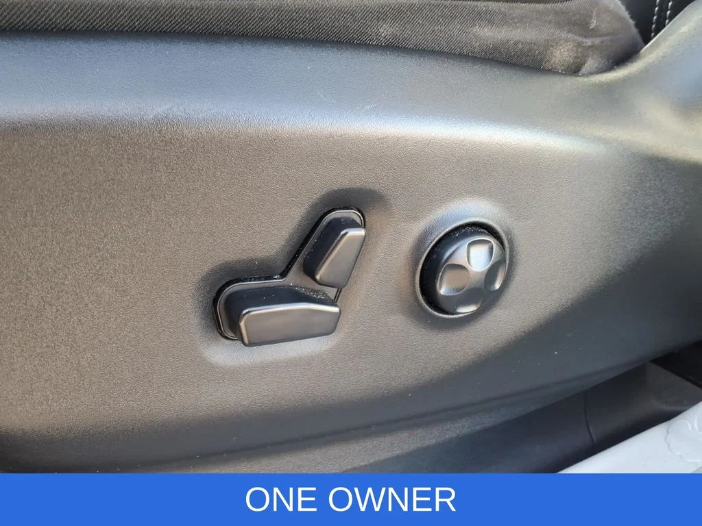 Used 2023 White Chrysler Touring L image 3