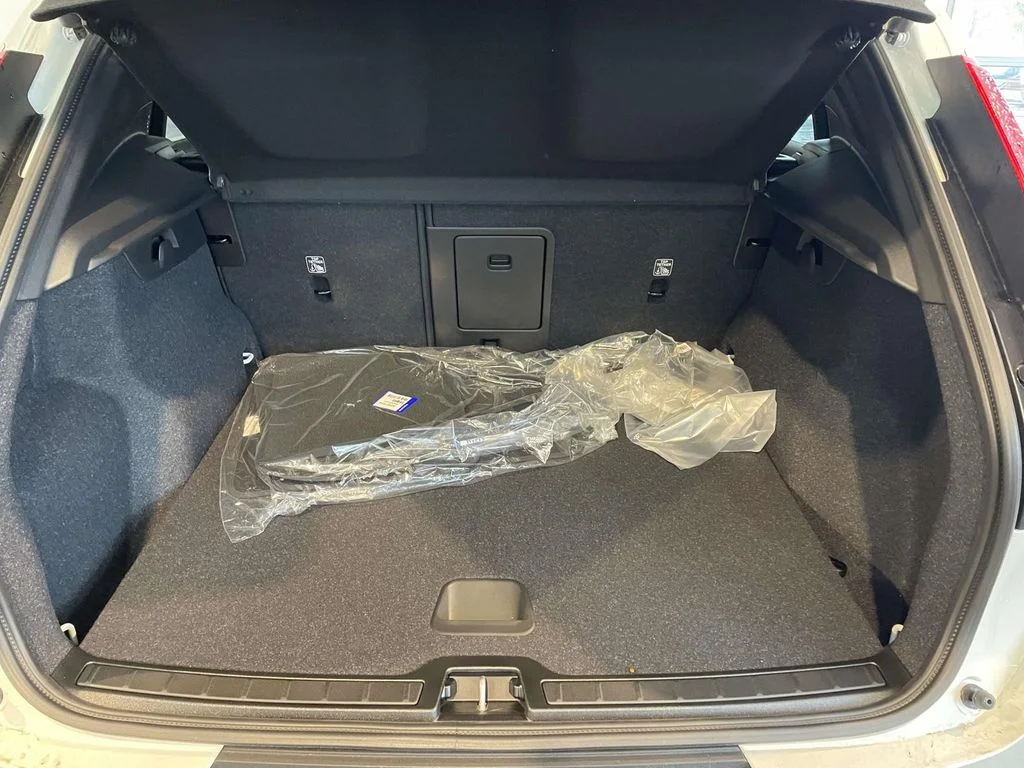 2026 Volvo XC40 Core - Photo 18