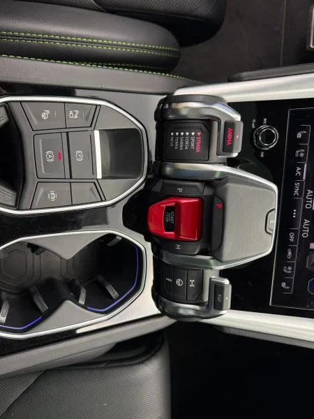 Used 2022  Lamborghini Sport Utility 4D image 50