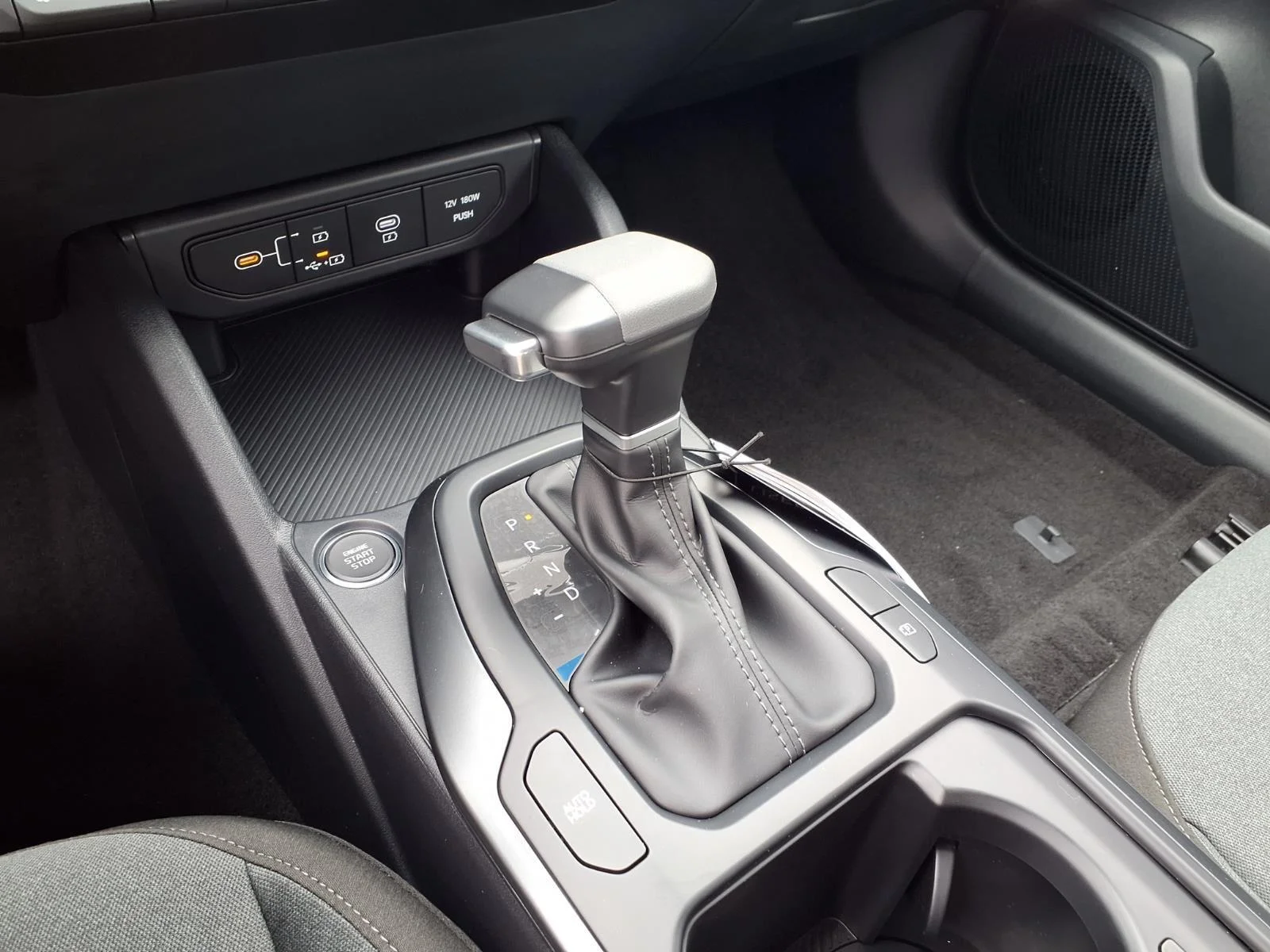 New 2026 Snow White Pearl Kia LXS image 5