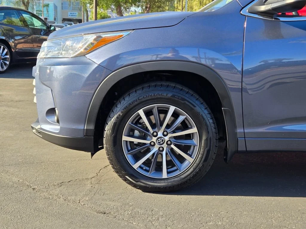Used 2018 Shoreline Blue Pe Toyota SE image 9