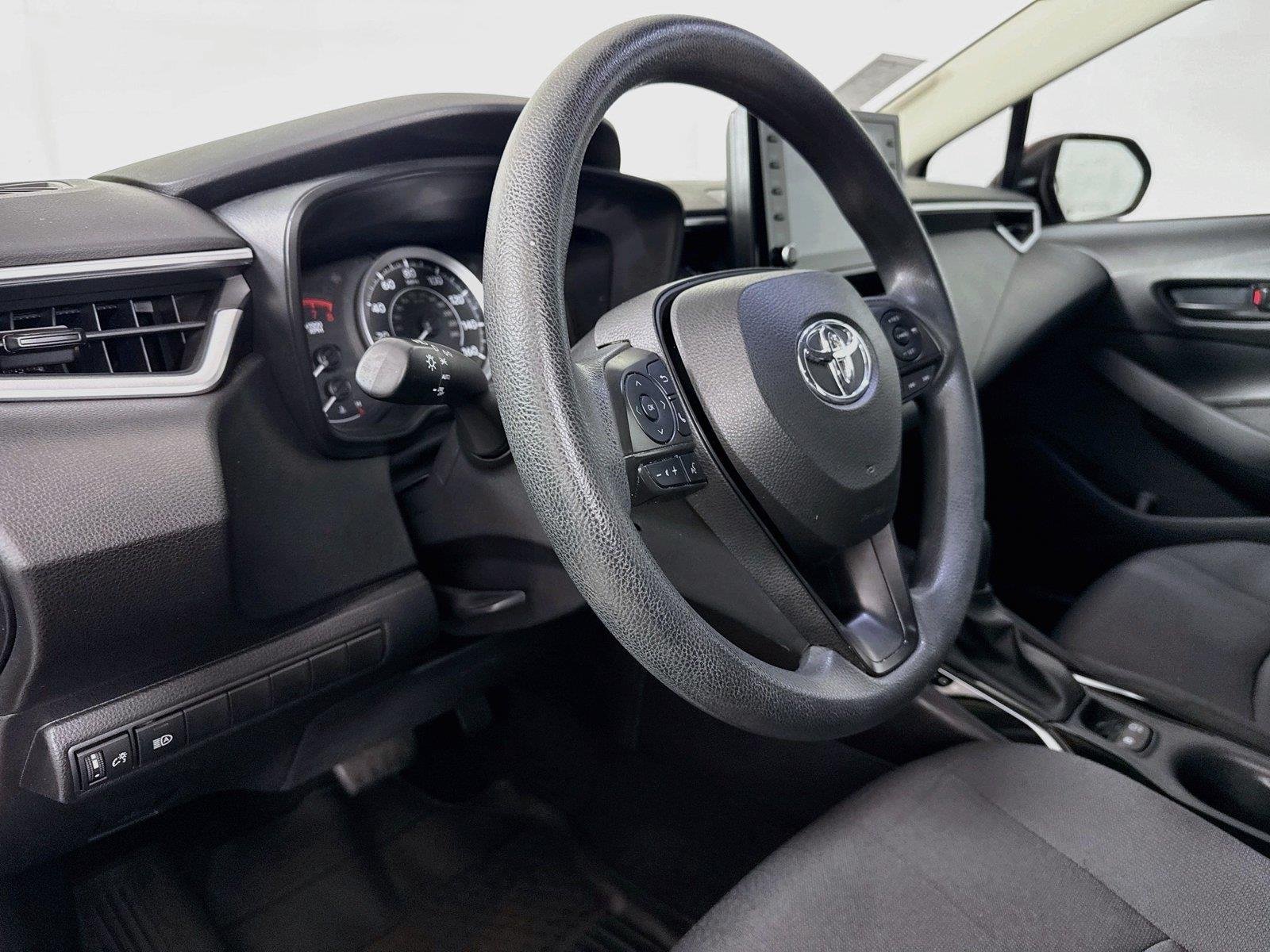 Certified Used 2022 Ruby Flare Pearl Toyota LE image 4