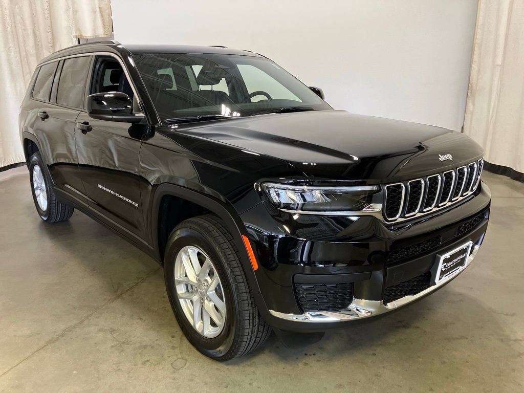 New 2026 Diamond Black Crystal Pearl-Coat Exterior Paint Jeep Laredo X image 1