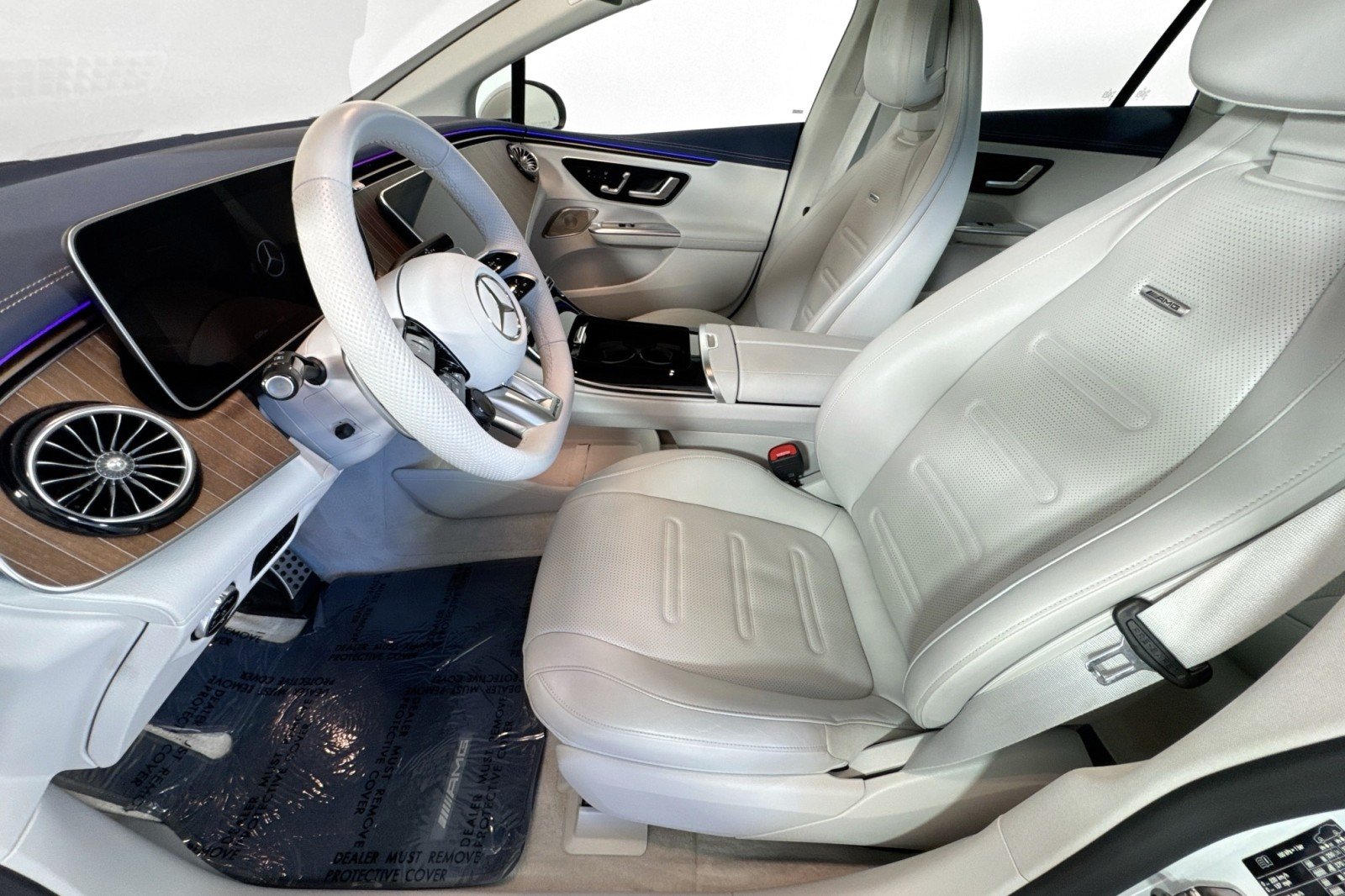 Certified Used 2023 MANUFAKTUR Moonlight White Metallic Mercedes-Benz AMG® EQE 4MATIC+ Sedan image 19