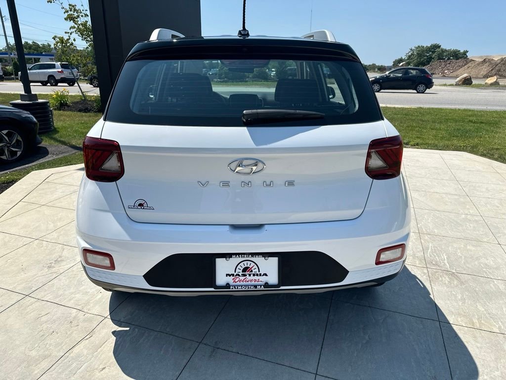 Used 2023 White Hyundai Limited image 4