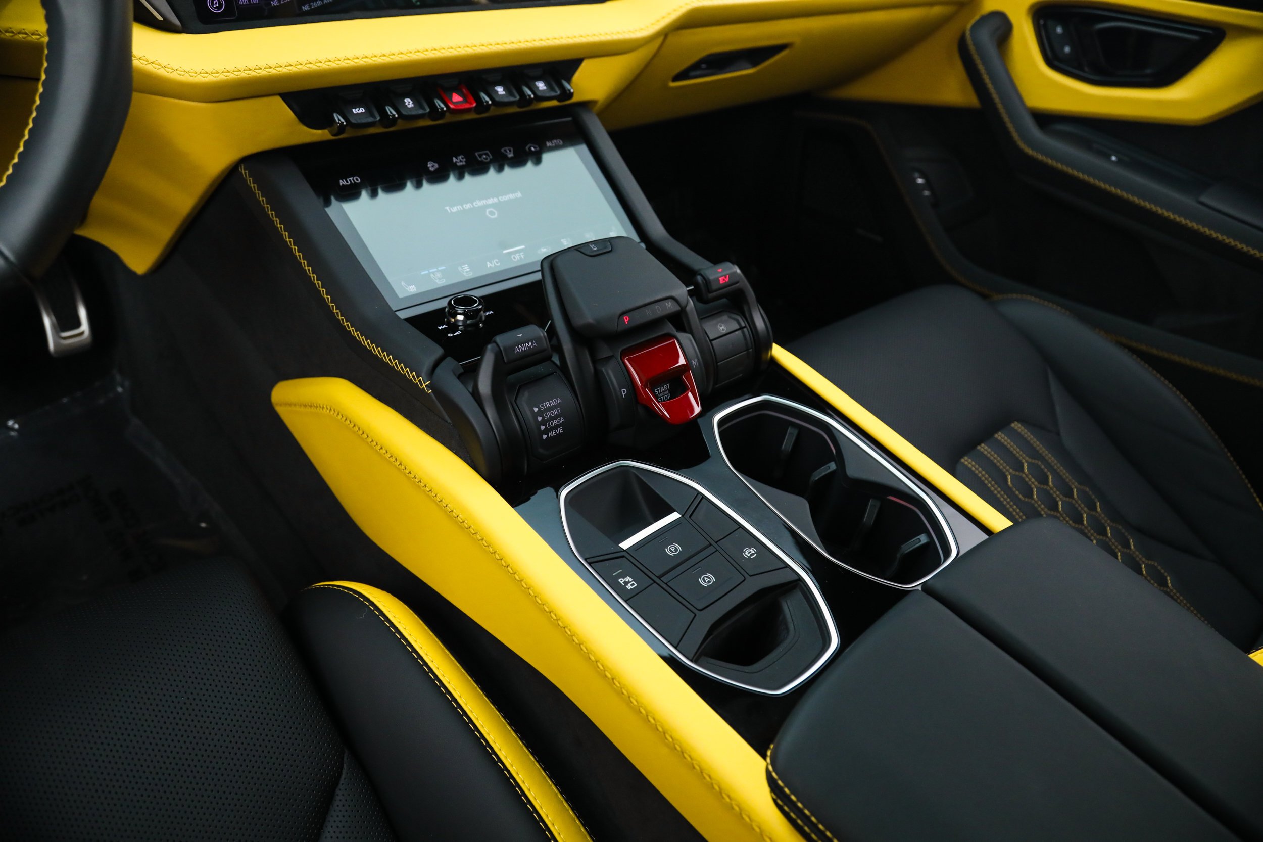 Used 2025 Yellow Lamborghini SE image 30