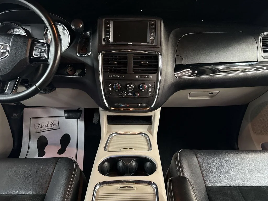 Used 2017 Billet Clearcoat Dodge SXT image 26