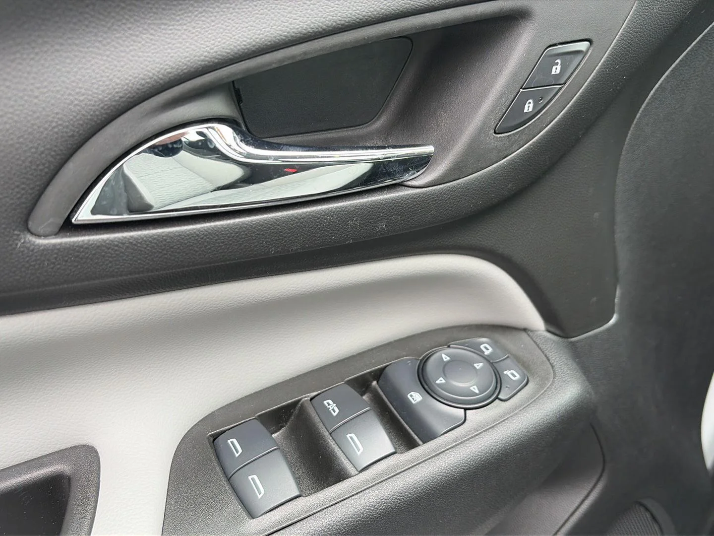 Used 2024 Summit White Chevrolet LS image 7