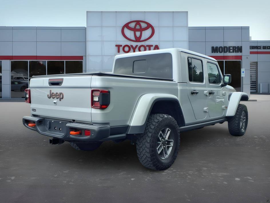 Used 2024 Silver Zynith Clearcoat Jeep Mojave X image 7