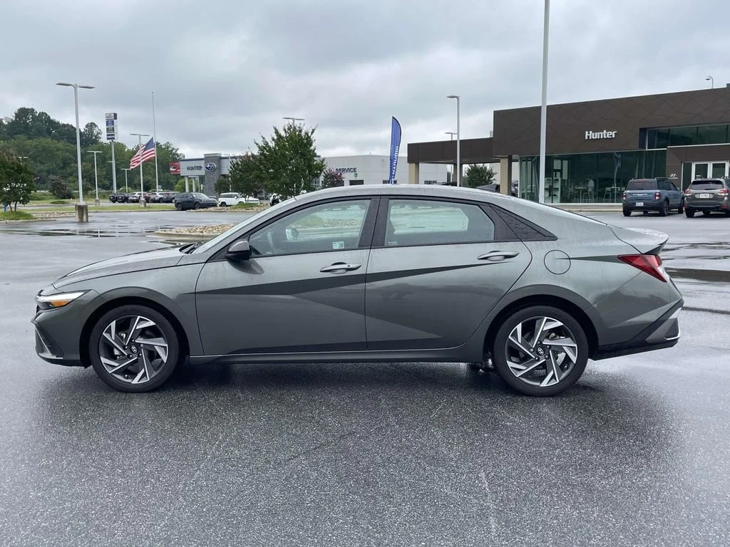 Used 2025 Amazon Gray Hyundai SEL Sport image 24