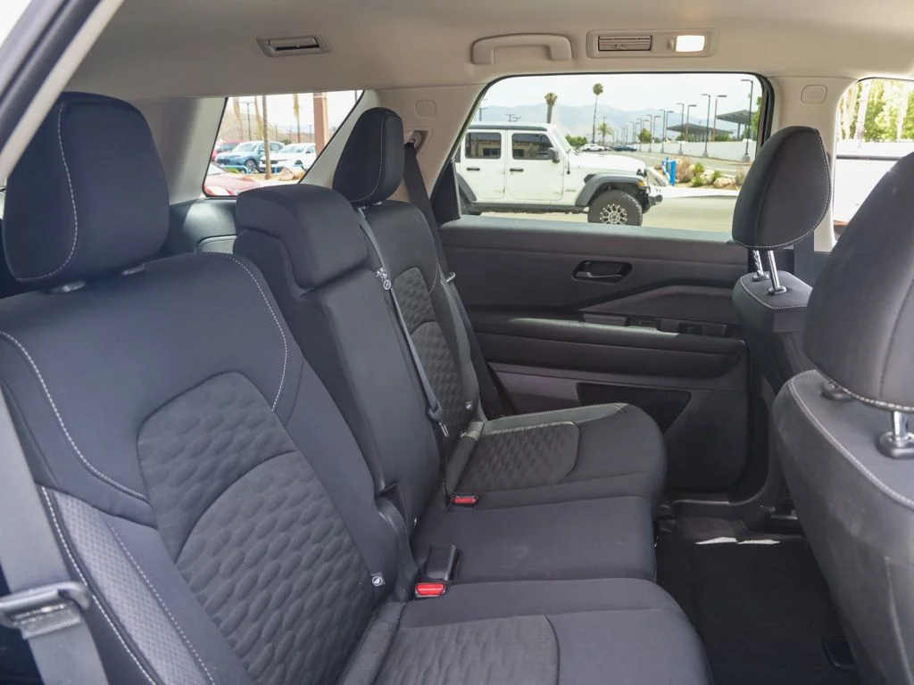 Used 2024 White Nissan S image 17