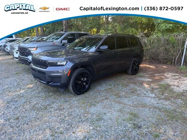 Used 2024 Gray Jeep Altitude image 1